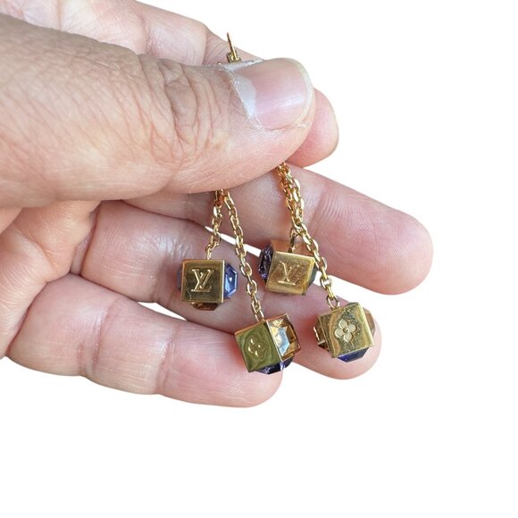 ‼️LOUIS VUITTON CRYSTAL GAMBLE CUBE EARRINGS IN AZUR - Picture 13 of 16